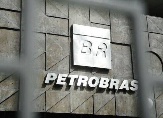 Mudanças aprovadas na diretoria da Petrobras começam a valer nesta segunda