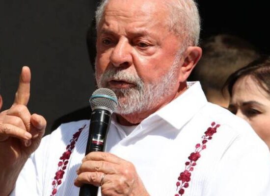 Lula anuncia início das obras no lote 1F da Ferrovia Oeste-Leste, em Ilhéus (BA)