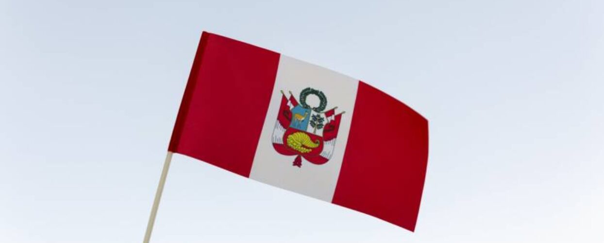 Clube do Peru reúne mil patrocinadores na camisa para superar crise financeira após rebaixamento