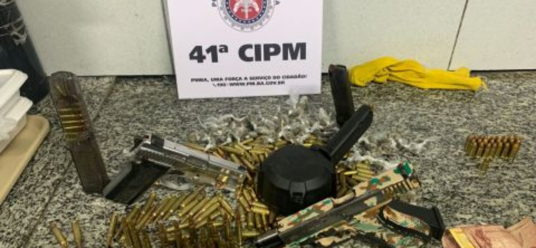 Polícia apreende pistolas e 250 munições com dupla de traficantes