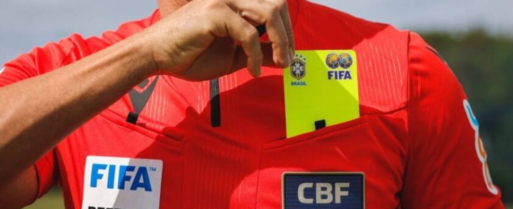 Novo uniforme da arbitragem da CBF é lançado em parceria com a Macron