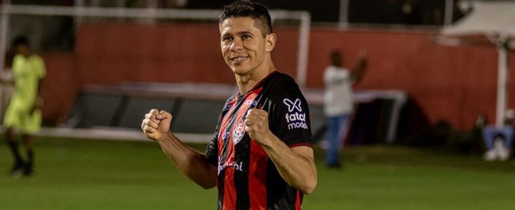 Vitória goleia Botafogo 3 a 0 dentro do Santa Cruz