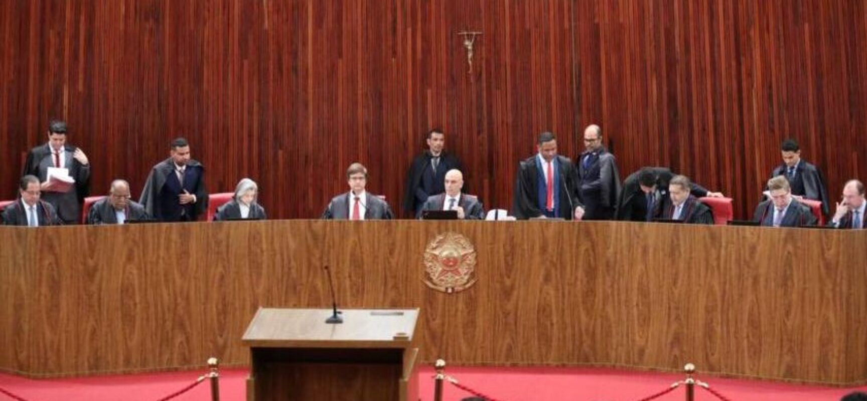 TSE multa parlamentares por divulgarem fake news contra Lula