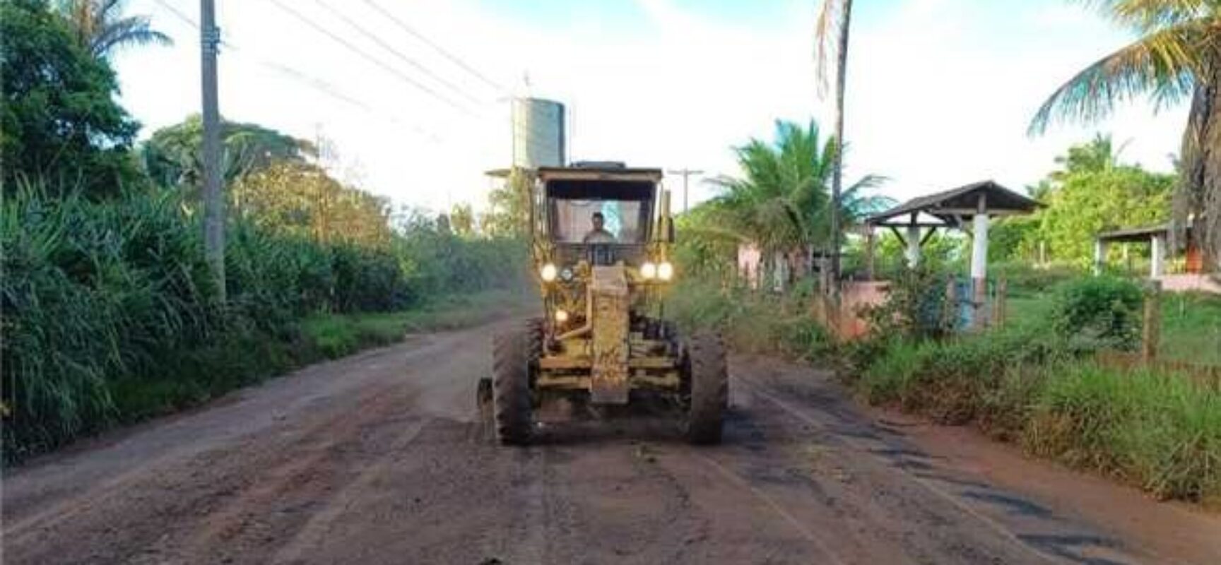 Manutenção de estradas vicinais atende demandas das comunidades rurais de Coutos e Santo Antônio
