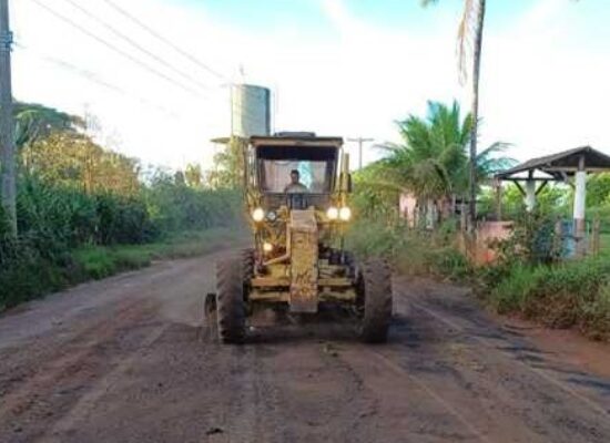 Manutenção de estradas vicinais atende demandas das comunidades rurais de Coutos e Santo Antônio