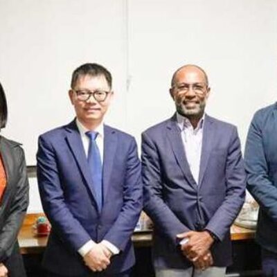 Com executivos da SAM e Lotus Brasil, Bebeto Galvão discute construção de mineroduto em Ilhéus