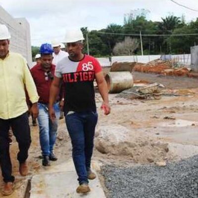 Prefeito Mário Alexandre vistoria obras do Complexo de Saúde no Banco da Vitória