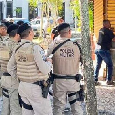 Ação conjunta desocupa quiosques na Avenida Dois de Julho para instalação de nova base da PM