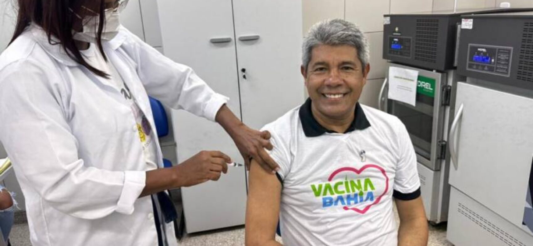 Dia D: Jerônimo atualiza cartão com vacinas bivalente e contra a Influenza
