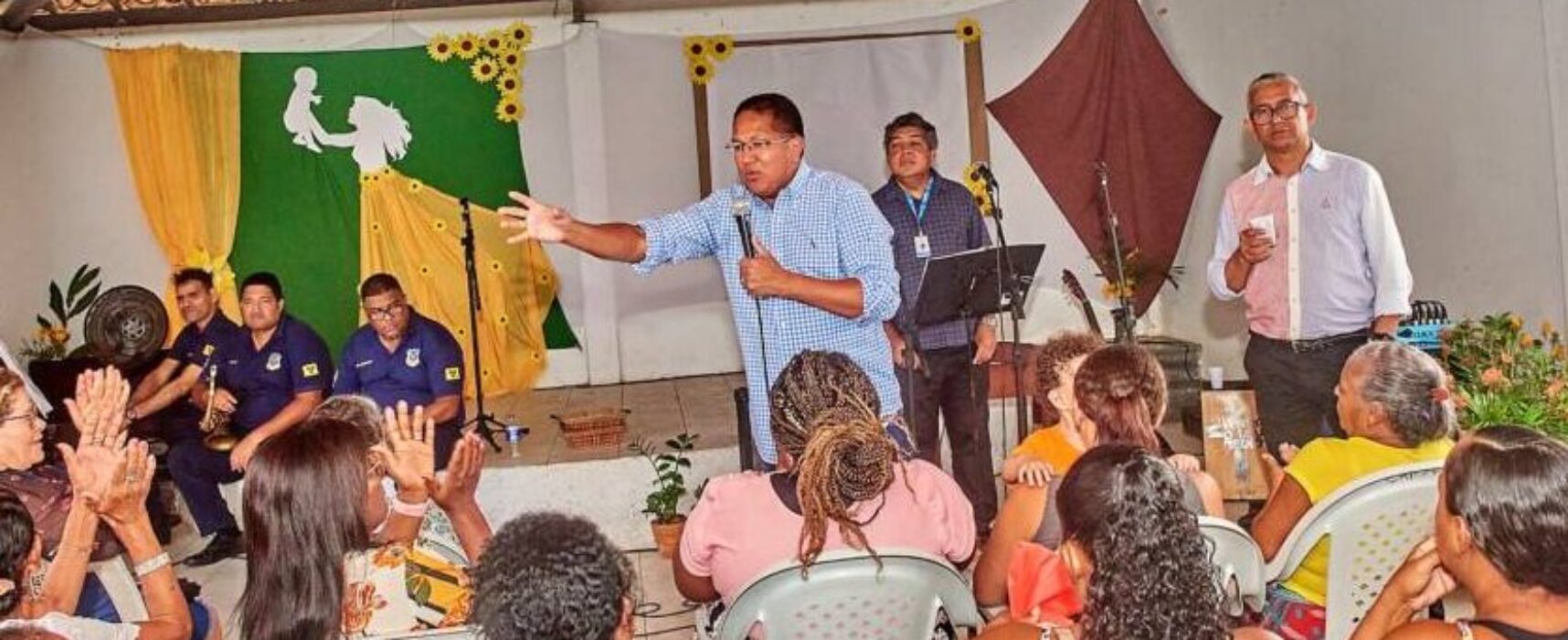 Prefeito Augusto Castro participou de homenagem às mães