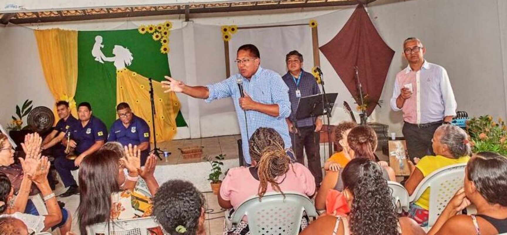 Prefeito Augusto Castro participou de homenagem às mães