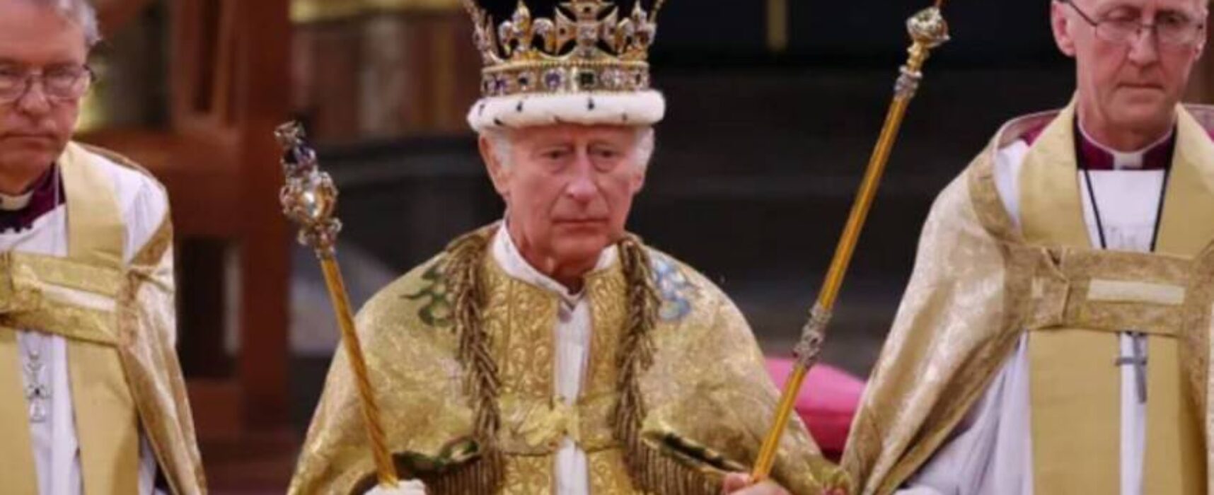Rei Charles III é coroado na Abadia de Westminster em Londres