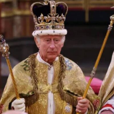 Rei Charles III é coroado na Abadia de Westminster em Londres