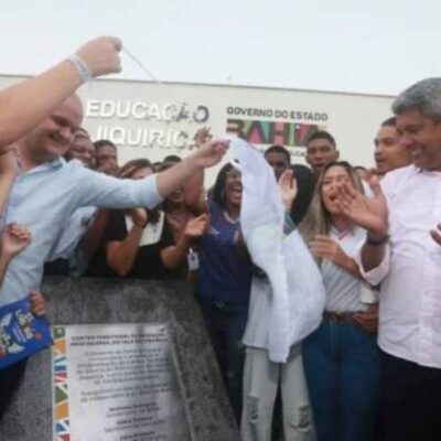 Jerônimo inaugura obras em Amargosa e autoriza ações em Santa Teresinha