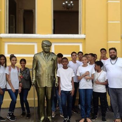Estudantes da Escola Municipal Margarida Pereira fizeram city-tour em  Ilhéus