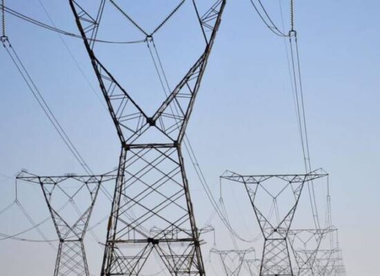 Leilões para transmissão de energia devem contratar mais de R$ 56 bilhões em investimentos até 2024