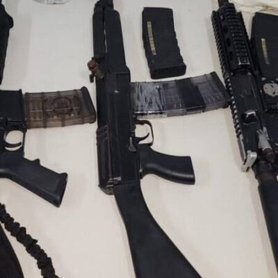 Polícia apreende fuzis no subúrbio de Salvador