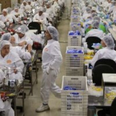 Indústria baiana empregou quase 450 mil pessoas em 2022