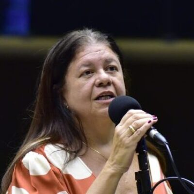 Comissão aprova permissão para manter nome de casado em qualquer hipótese de dissolução do casamento