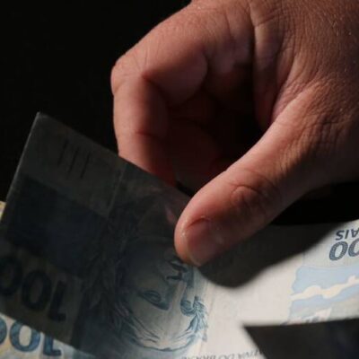 Governo antecipa para maio o pagamento do 13º de beneficiários do INSS