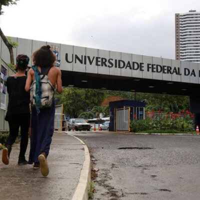 Estudantes da UFBA vencem competição internacional de direito penal em Haia
