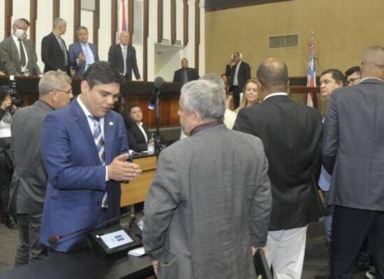 Deputados aprovam projetos do governo e AL-BA entra em recesso junino