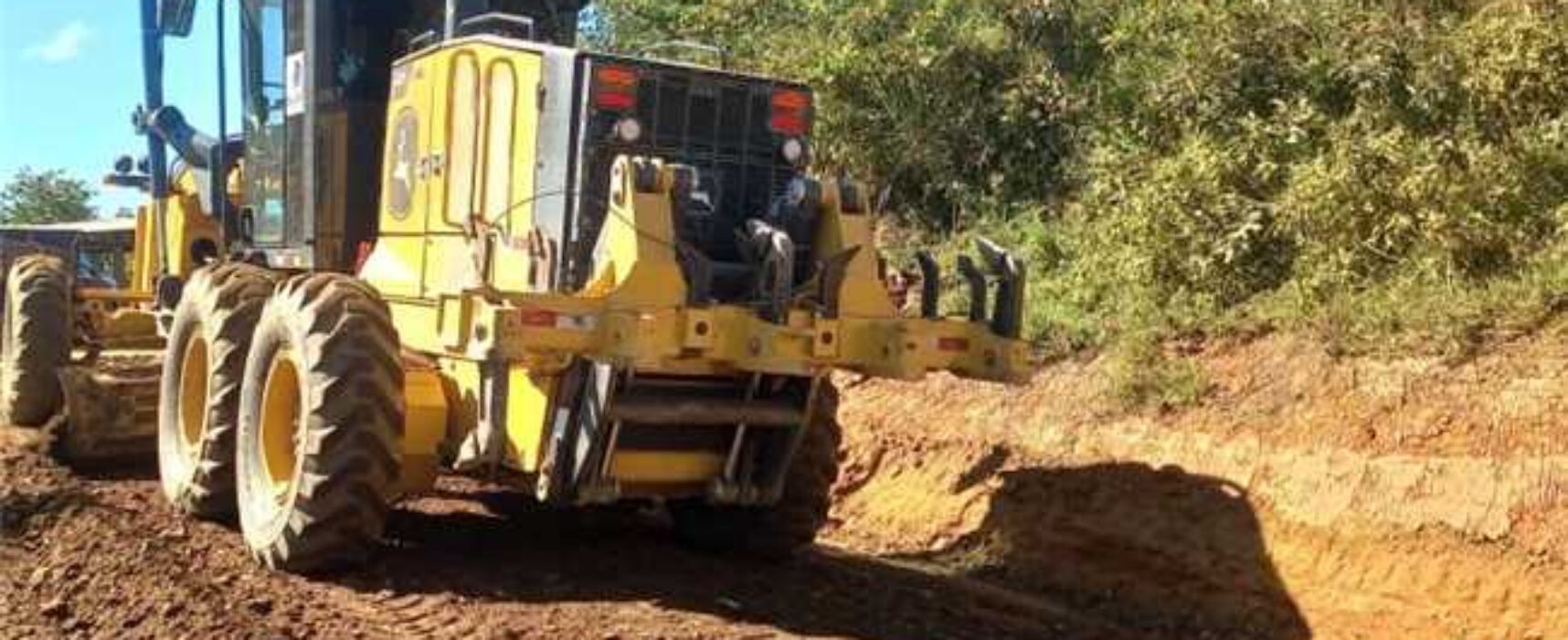 Prefeitura intensifica recuperação das estradas de Castelo Novo e Sambaituba; confira cronograma