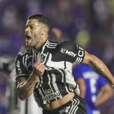 Hulk marca de falta e Atlético-MG vence clássico com Cruzeiro