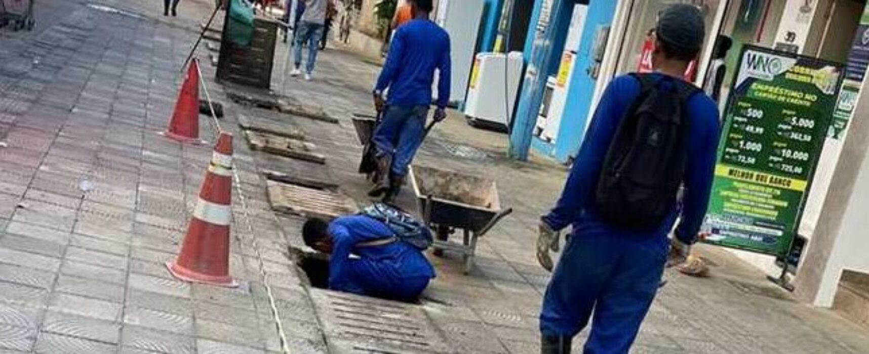 Prefeitura realiza limpeza e desobstrução do sistema de drenagem da Rua Marquês de Paranaguá