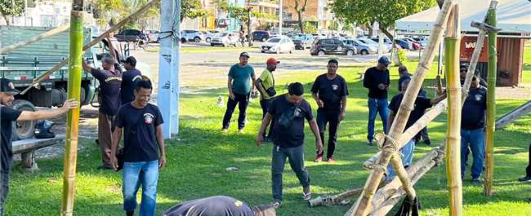 Operação retira estrutura com risco de desabamento na Avenida Soares Lopes