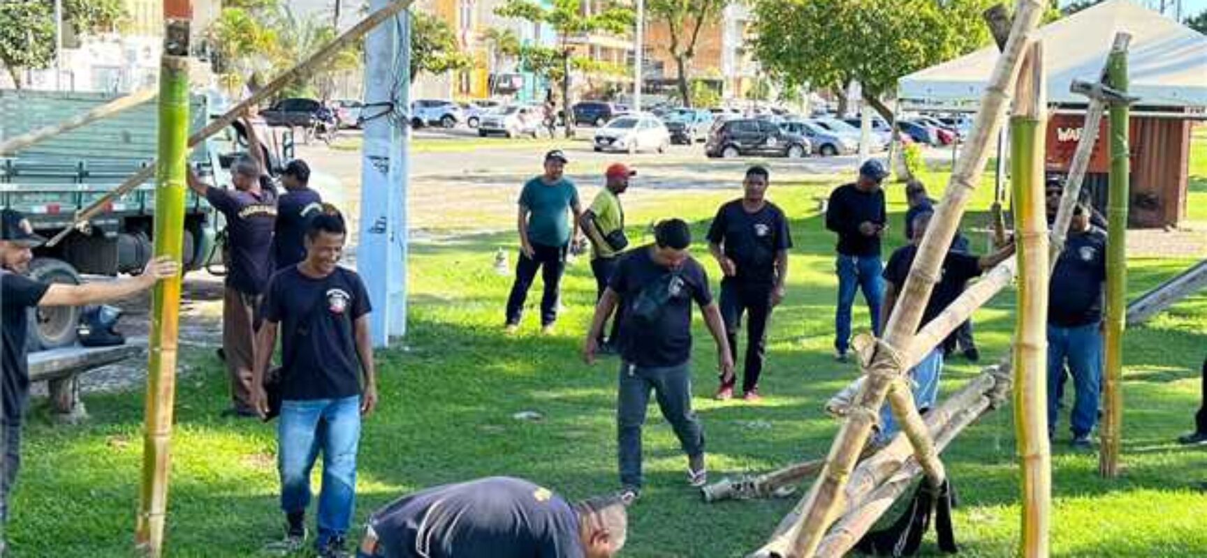 Operação retira estrutura com risco de desabamento na Avenida Soares Lopes