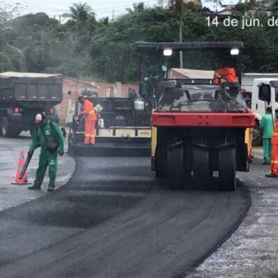 Trecho da BA-001, em Olivença, recebe serviços de recapeamento asfáltico e sinalização viária
