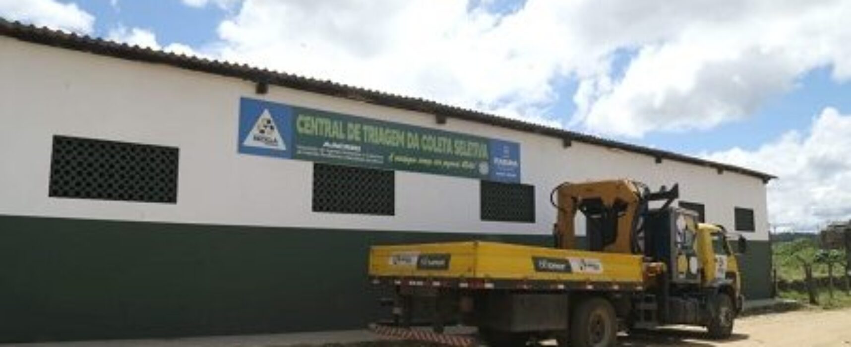 Prefeitura fiscaliza via para coibir descarte inapropriado de lixo e entulho em Itabuna