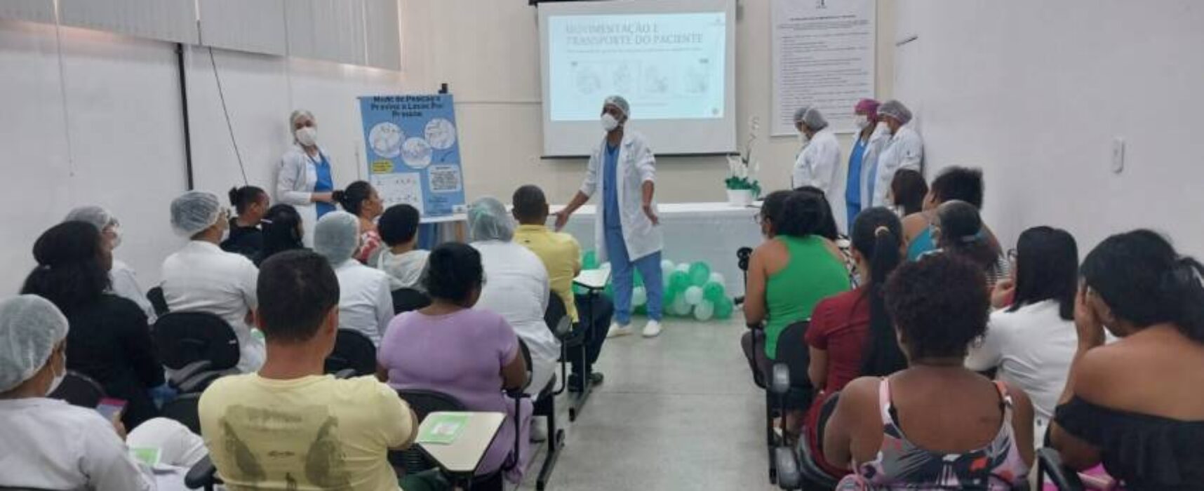 Estudantes de enfermagem da Anhanguera realizam oficina no Hospital de Base