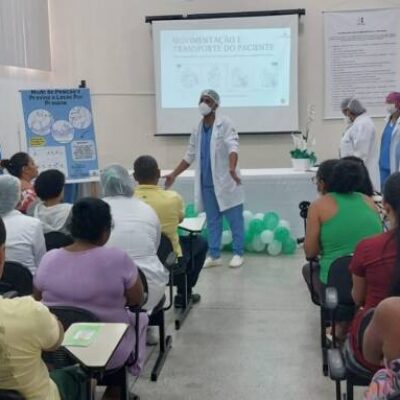Estudantes de enfermagem da Anhanguera realizam oficina no Hospital de Base