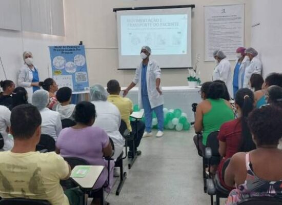 Estudantes de enfermagem da Anhanguera realizam oficina no Hospital de Base