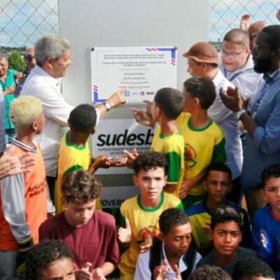 Jerônimo inaugura pavimentação da BA-142 e ampliação do estádio municipal
