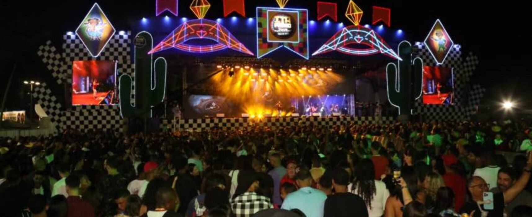 Ita Pedro 2023 superando público nesta sexta-feira, segunda noite da festa