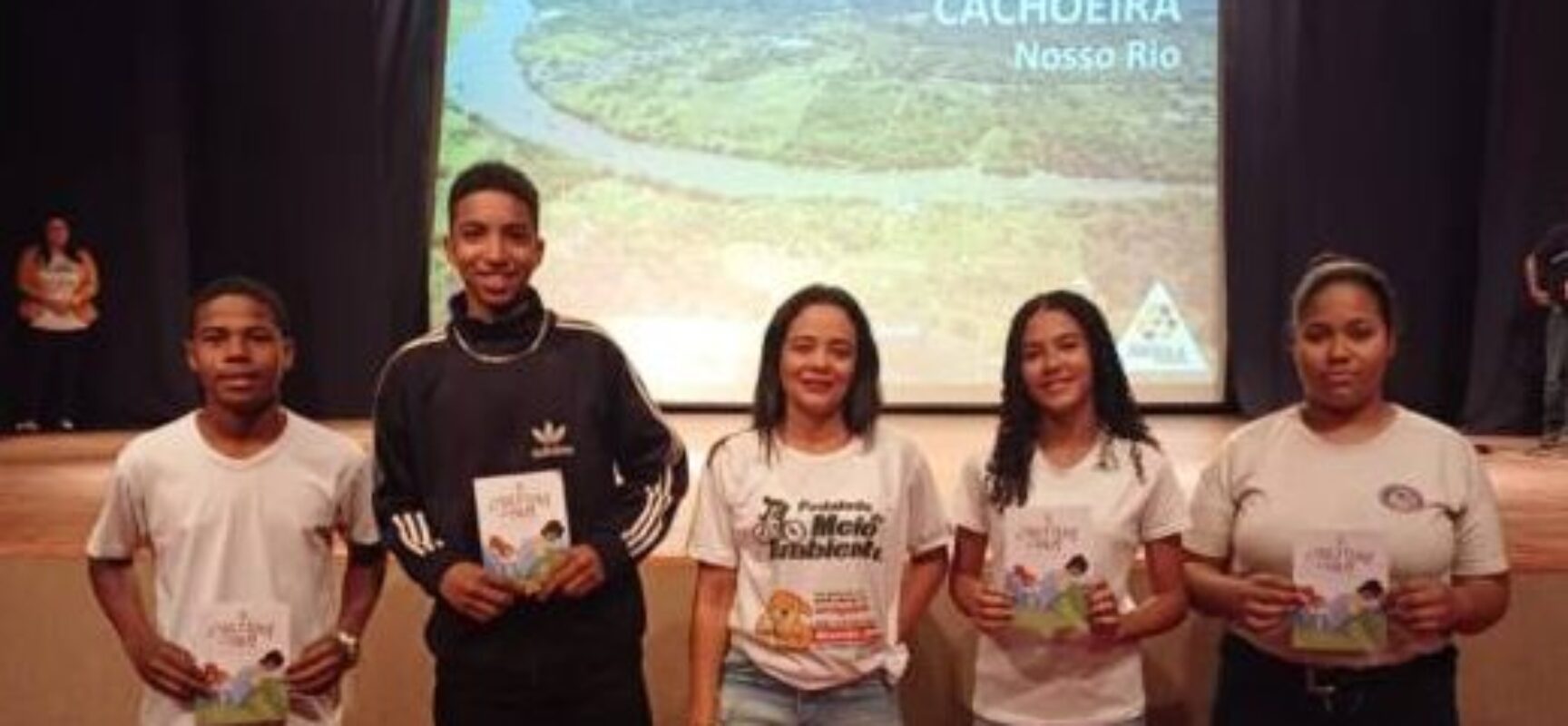 Teatro, música e cartilha despertaram estudantes para urgência da preservação do meio ambiente