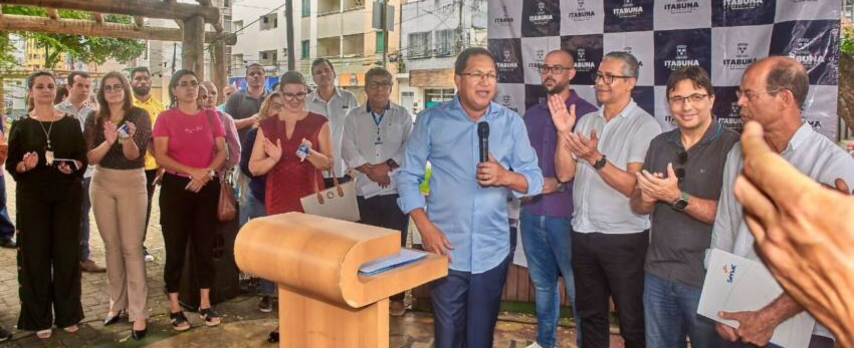 Prefeito Augusto Castro entrega mais uma escola do campo em Itabuna reformada e requalificada