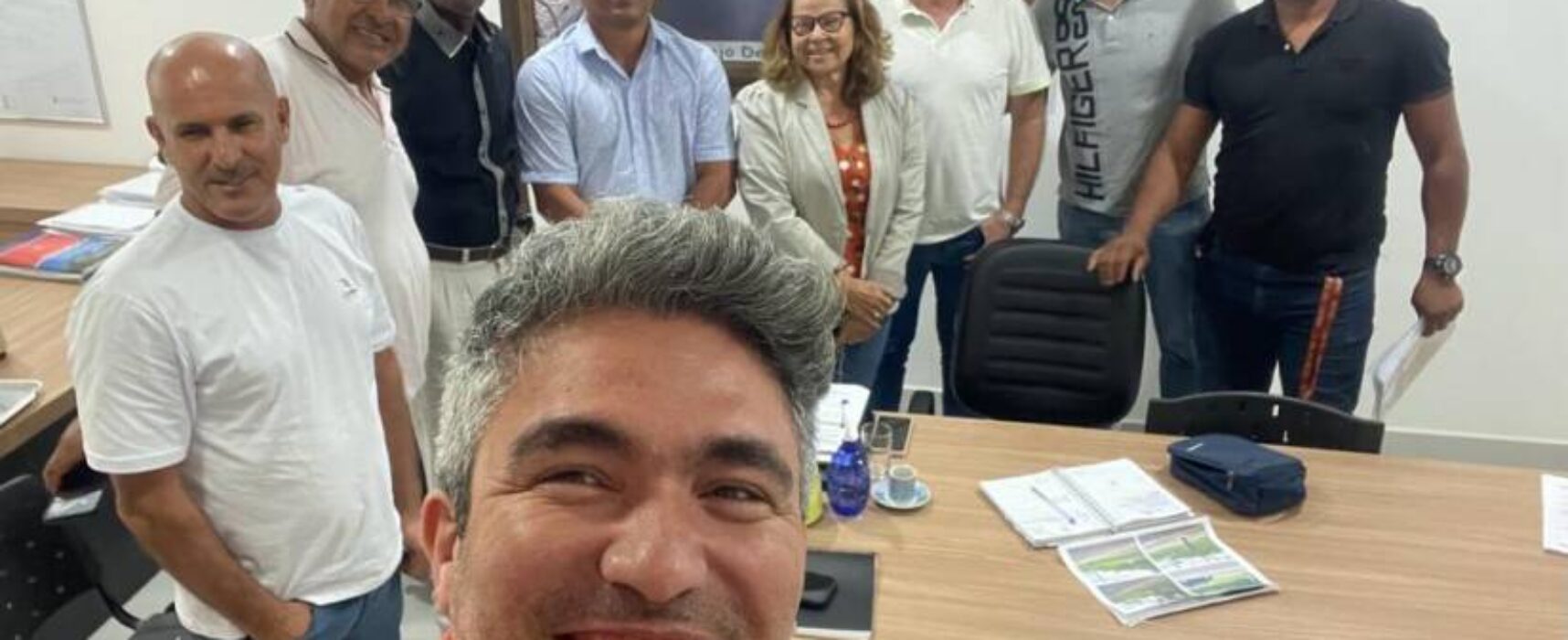 Prefeitura de Itabuna discute o reordenamento de outdoors com associação de empresários