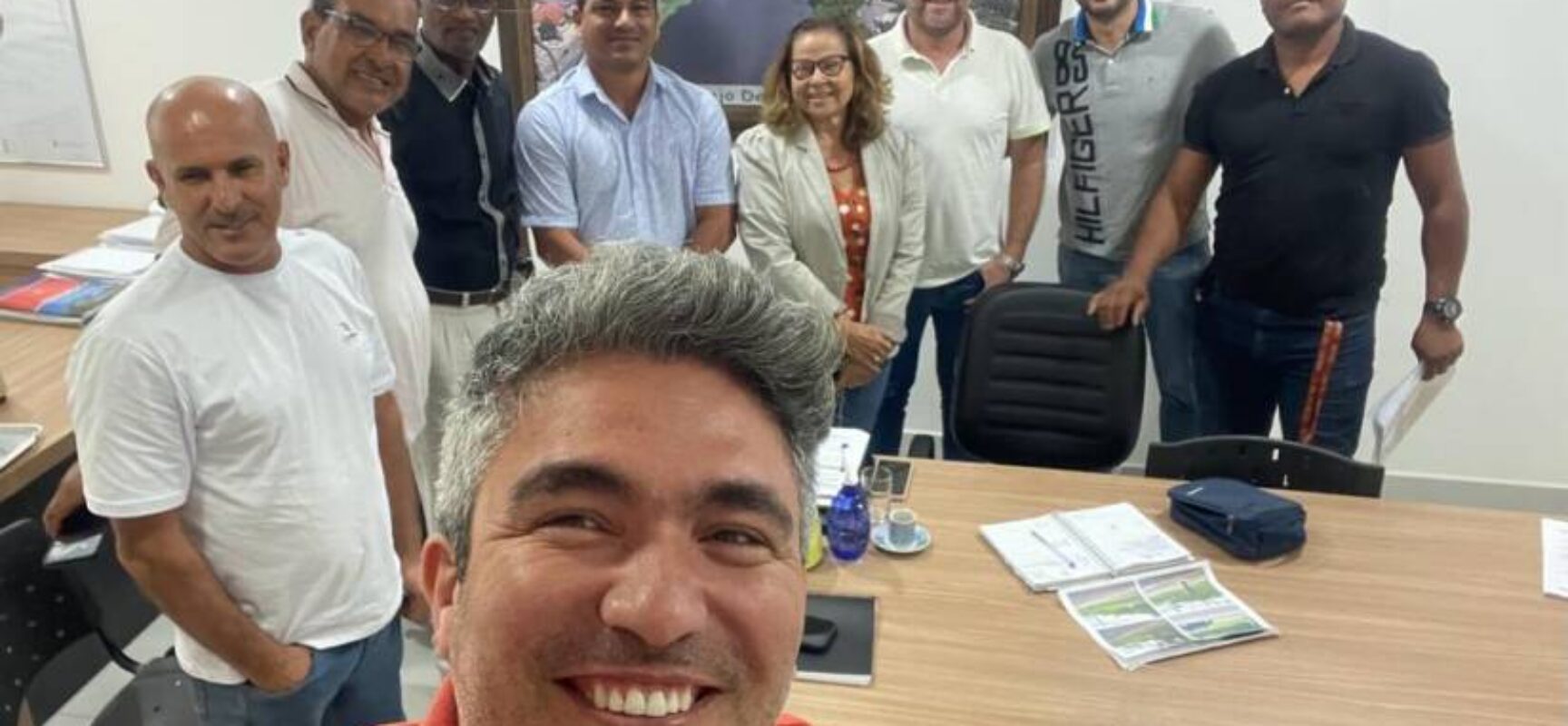 Prefeitura de Itabuna discute o reordenamento de outdoors com associação de empresários