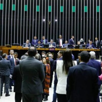 Bancada baiana dá 26 votos a favor de projeto que criminaliza a discriminação de pessoas “politicamente expostas”