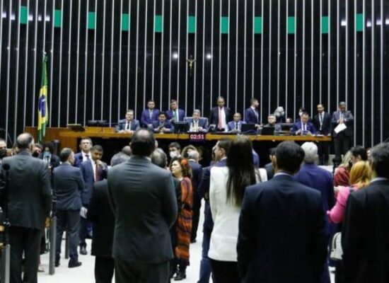 Bancada baiana dá 26 votos a favor de projeto que criminaliza a discriminação de pessoas “politicamente expostas”