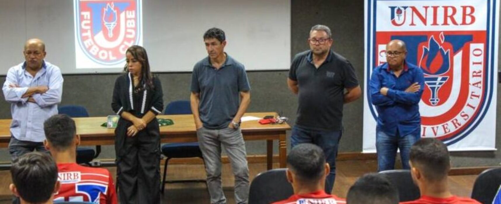 Betinho chegou e já dará treino tático para a Coruja Universitária