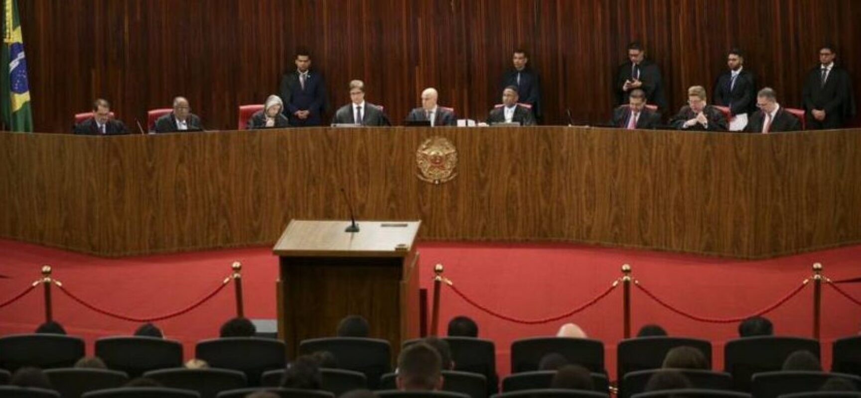 MPE pede condenação de Bolsonaro por reunião com embaixadores