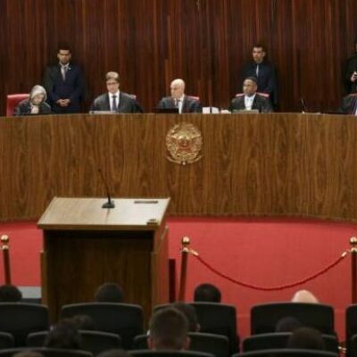 MPE pede condenação de Bolsonaro por reunião com embaixadores