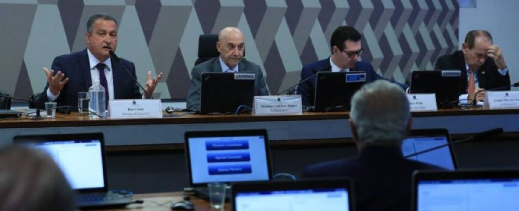 Governo defende decretos sobre saneamento derrubados na Câmara