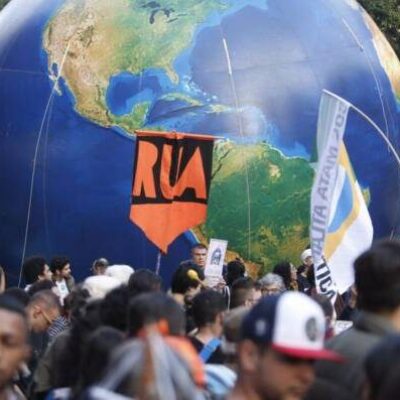 Ato chama atenção sobre projetos que ameaçam o meio ambiente