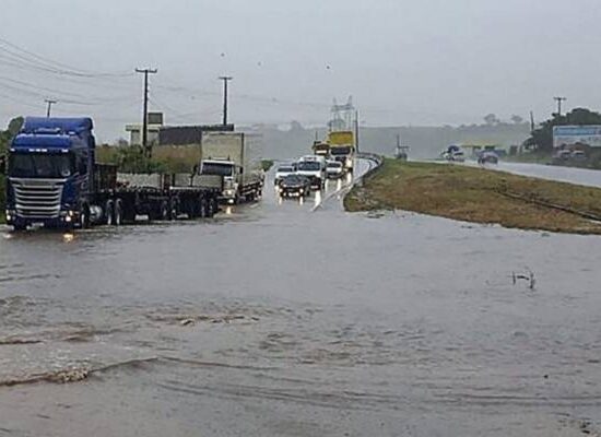 Alagoas e Pernambuco decretam emergência em municípios por causa das chuvas